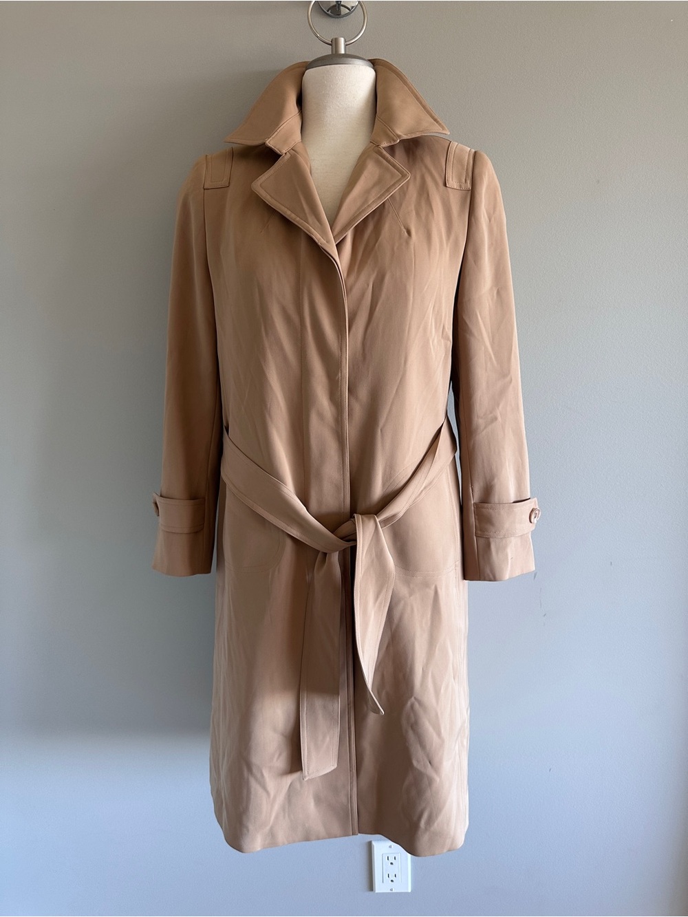 Women's Lightweight Belted Trench Coat in Light Tan